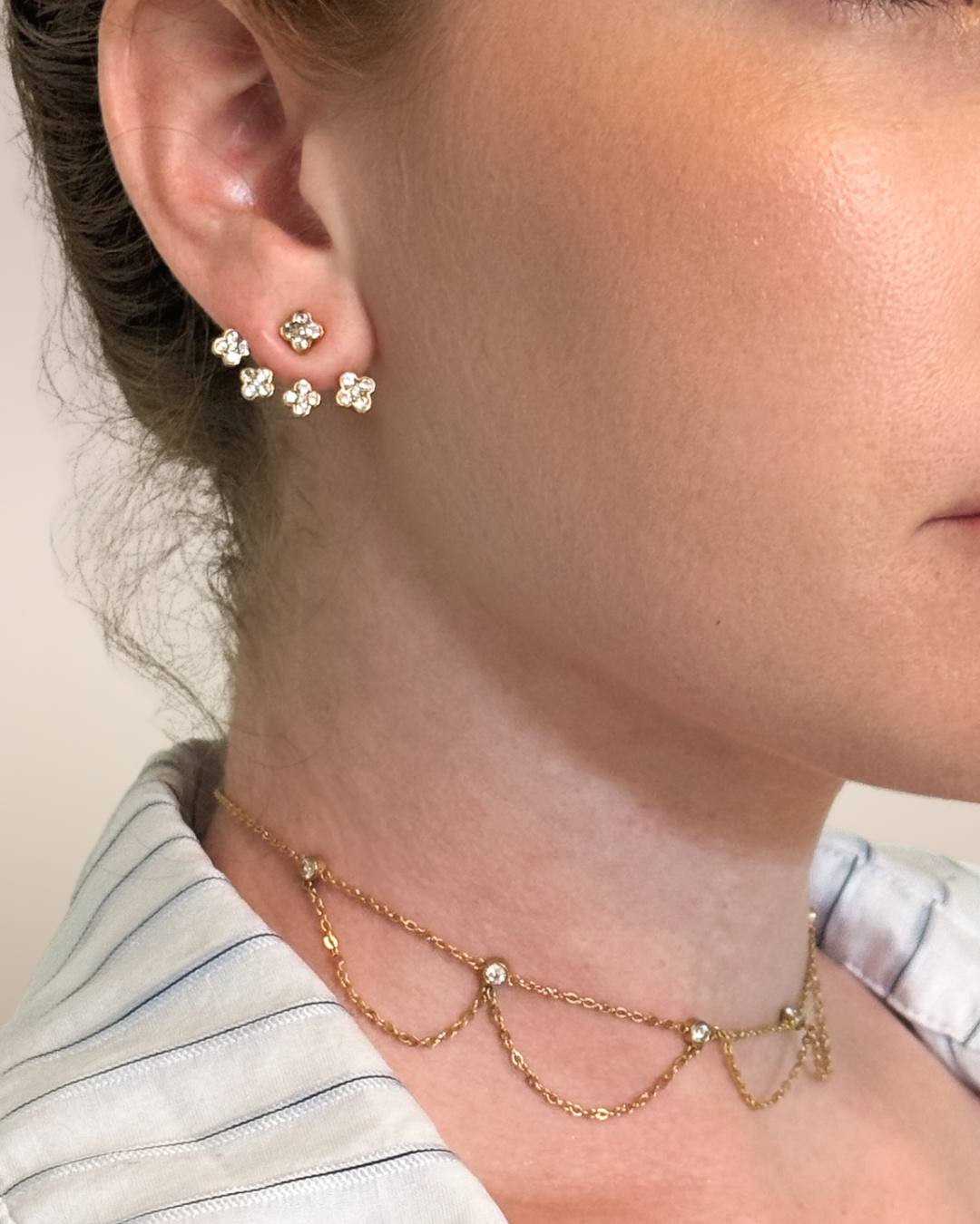 NECKLACE WITH GOLD LOOPS LINKED BY CZ BEZEL