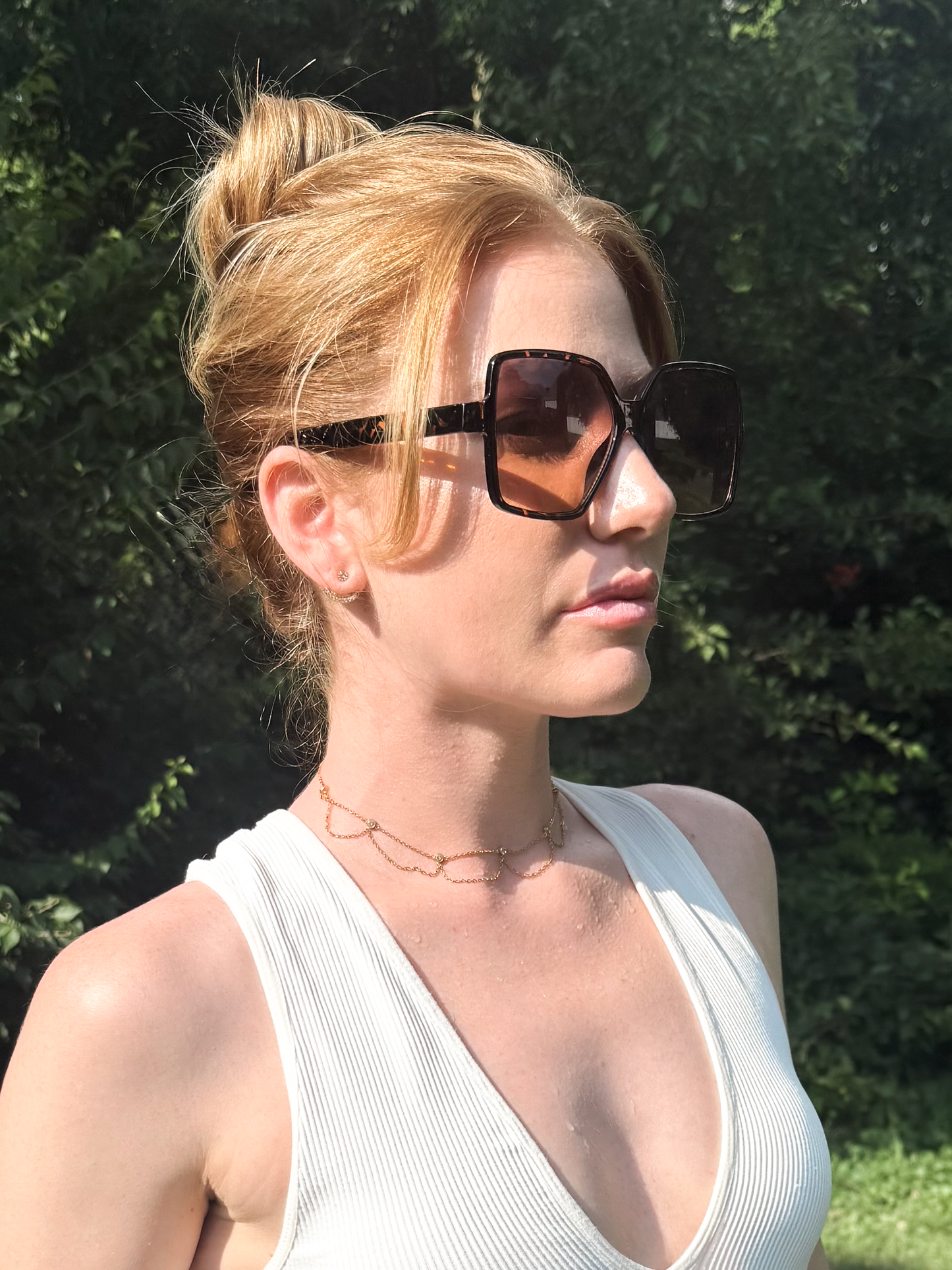 NECKLACE WITH GOLD LOOPS LINKED BY CZ BEZEL