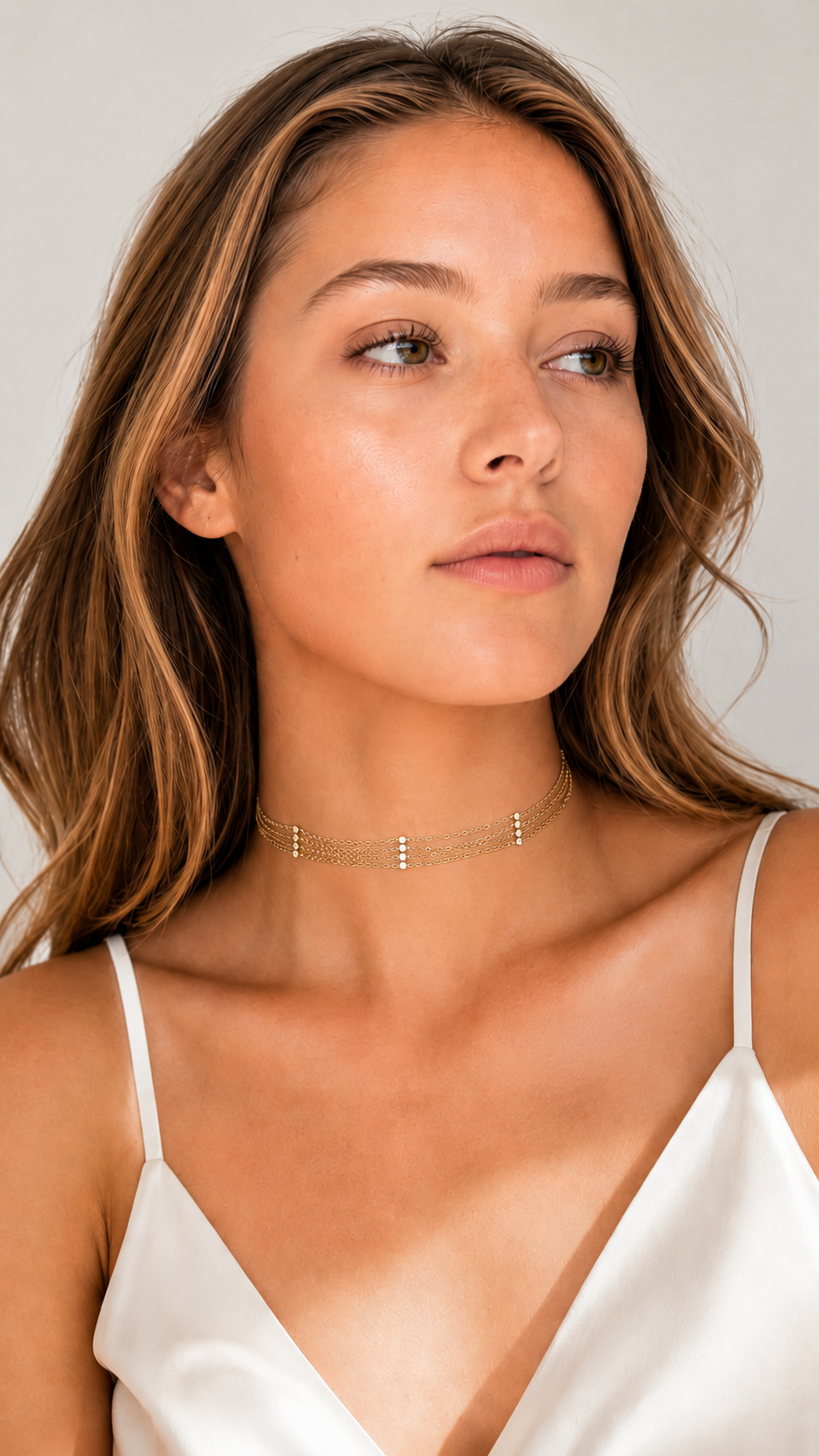 MULTILAYER CHOKER LINKED BY DIAMOND SIMULANT STONES