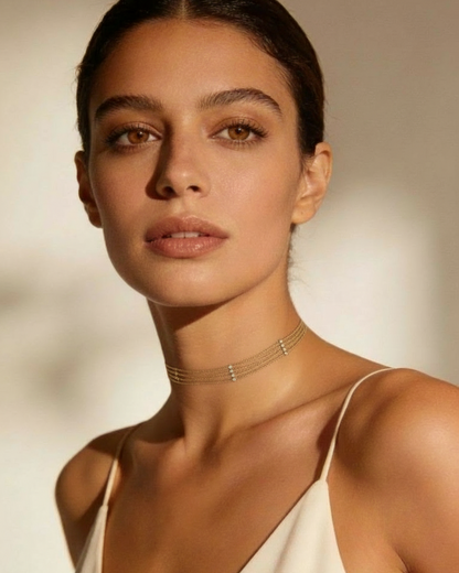 MULTILAYER CHOKER LINKED BY DIAMOND SIMULANT STONES
